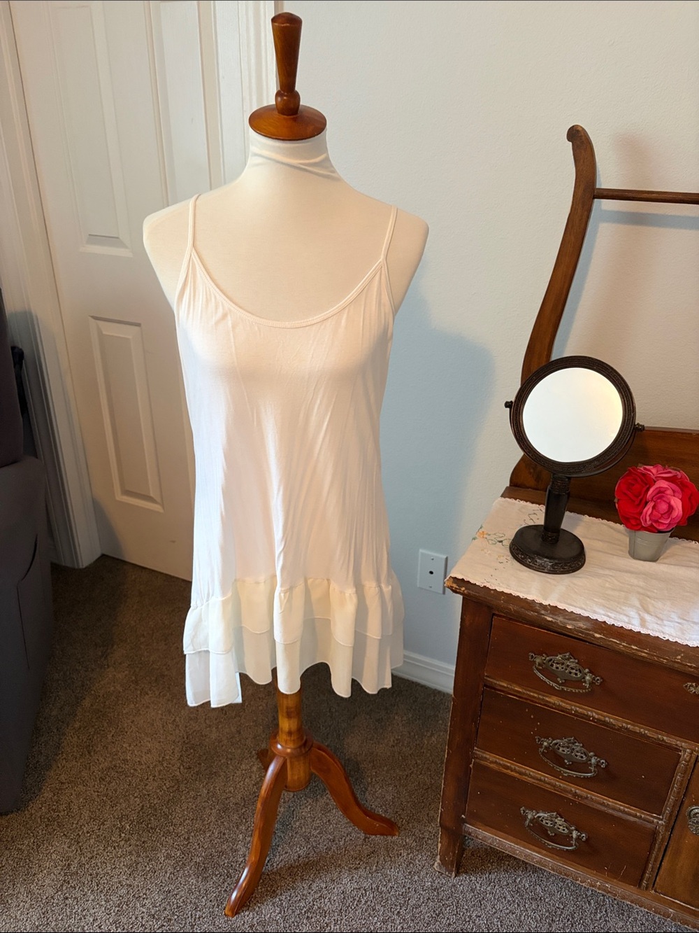 Women's Cream Ruffle-Hem Slip Chemise/shirt extender